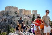 Сезоната почна, а на Грција и недостигаат 80.000 работници