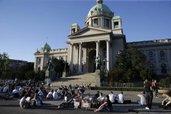 Студентите во Србија бараат распишување на предвремени парламентарни избори
